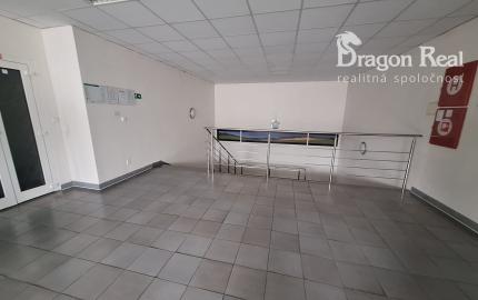 PRENÁJOM – Kancelárske priestory + školiaca miestnosť – ĽUBOTICE