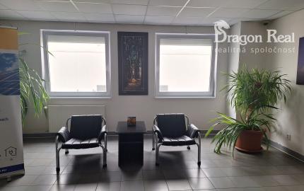 PRENÁJOM – Kancelárske priestory + školiaca miestnosť – ĽUBOTICE