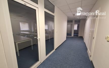 PRENÁJOM – Kancelárske priestory + školiaca miestnosť – ĽUBOTICE