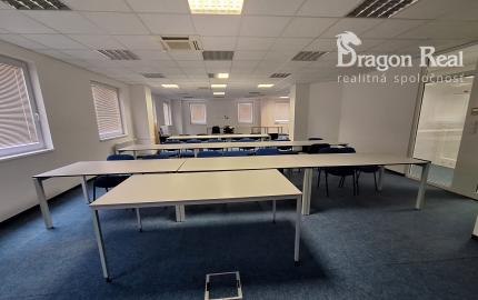 PRENÁJOM – Kancelárske priestory + školiaca miestnosť – ĽUBOTICE