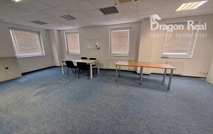PRENÁJOM – Kancelárske priestory + školiaca miestnosť – ĽUBOTICE