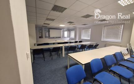 PRENÁJOM – Kancelárske priestory + školiaca miestnosť – ĽUBOTICE