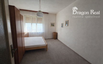 PREDAJ – 2-podlažný rodinný dom v zachovalom stave – TREBIŠOV