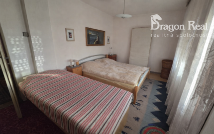 PREDAJ – 2-podlažný rodinný dom v zachovalom stave – TREBIŠOV