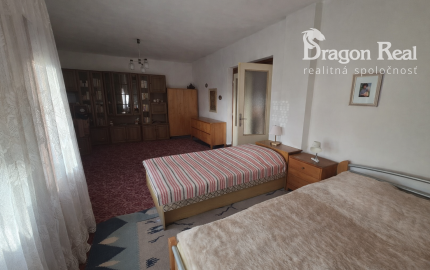 PREDAJ – 2-podlažný rodinný dom v zachovalom stave – TREBIŠOV