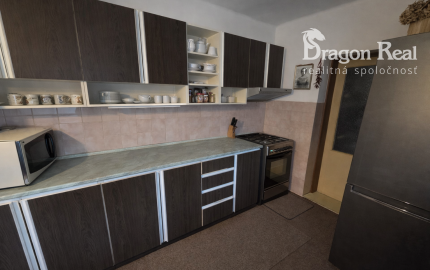 PREDAJ – 2-podlažný rodinný dom v zachovalom stave – TREBIŠOV