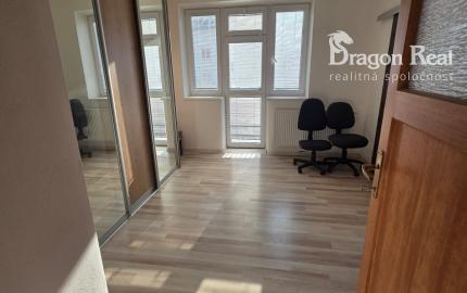 PREDAJ – 3 izbový byt v centre mesta – MICHALOVCE