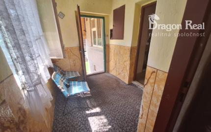 PREDAJ – Rodinný dom s drevenou chalúpkou – ĽUTINA okr.Sabinov