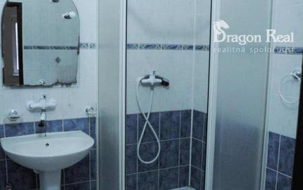 PREDAJ – Rodinný dom s garážou – VEĽKÉ KAPUŠANY