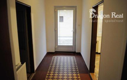 PREDAJ – Rodinný dom s garážou – VEĽKÉ KAPUŠANY