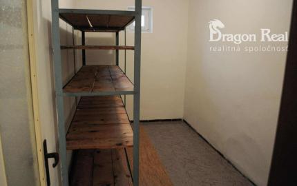 PREDAJ – Rodinný dom s garážou – VEĽKÉ KAPUŠANY