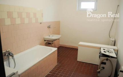 PREDAJ – Rodinný dom s garážou – VEĽKÉ KAPUŠANY