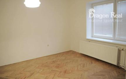 PREDAJ – Rodinný dom s garážou – VEĽKÉ KAPUŠANY