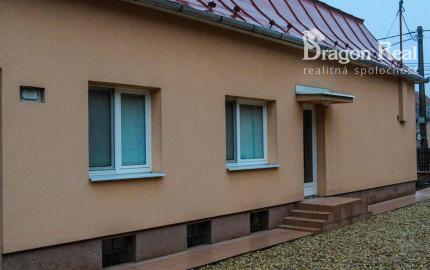 PREDAJ – Rodinný dom s garážou – VEĽKÉ KAPUŠANY