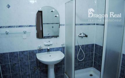 PREDAJ – Rodinný dom s garážou – VEĽKÉ KAPUŠANY