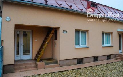 PREDAJ – Rodinný dom s garážou – VEĽKÉ KAPUŠANY