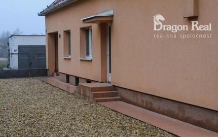 PREDAJ – Rodinný dom s garážou – VEĽKÉ KAPUŠANY