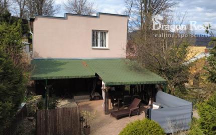 PREDAJ – 2 podlažná murovaná chata po rekonštrukcii, komplet zariadená – ZEMPLÍNSKA ŠÍRAVA