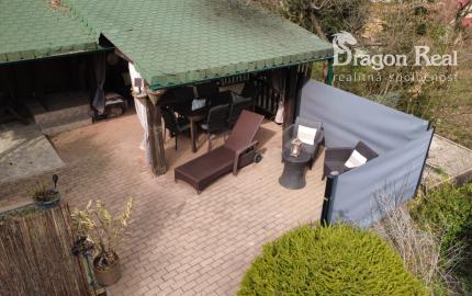 PREDAJ – 2 podlažná murovaná chata po rekonštrukcii, komplet zariadená – ZEMPLÍNSKA ŠÍRAVA