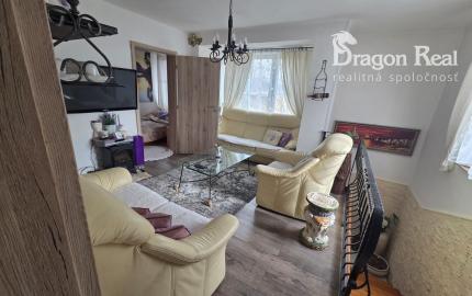 PREDAJ – 2 podlažná murovaná chata po rekonštrukcii, komplet zariadená – ZEMPLÍNSKA ŠÍRAVA