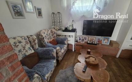 PREDAJ – 2 podlažná murovaná chata po rekonštrukcii, komplet zariadená – ZEMPLÍNSKA ŠÍRAVA