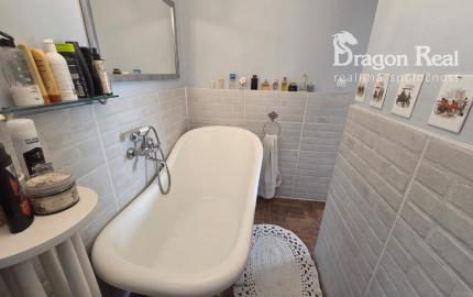 PREDAJ – 2 podlažná murovaná chata po rekonštrukcii, komplet zariadená – ZEMPLÍNSKA ŠÍRAVA