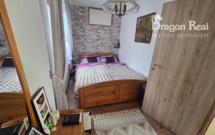 PREDAJ – 2 podlažná murovaná chata po rekonštrukcii, komplet zariadená – ZEMPLÍNSKA ŠÍRAVA