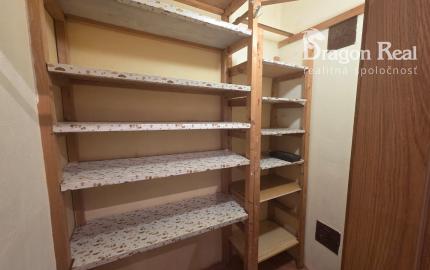 PREDAJ – 3 izbový byt po rekonštrukcii, kompletne zariadený – VRANOV NAD TOPĽOU