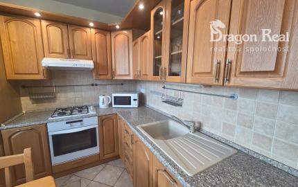 PREDAJ – 3 izbový byt po rekonštrukcii, kompletne zariadený – VRANOV NAD TOPĽOU