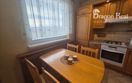 PREDAJ – 3 izbový byt po rekonštrukcii, kompletne zariadený – VRANOV NAD TOPĽOU