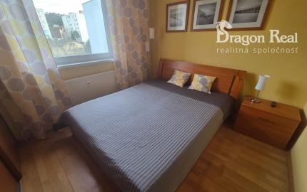 PREDAJ – 3 izbový byt po rekonštrukcii, kompletne zariadený – VRANOV NAD TOPĽOU