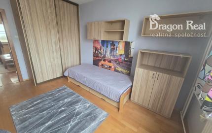 PREDAJ – 3 izbový byt po rekonštrukcii, kompletne zariadený – VRANOV NAD TOPĽOU