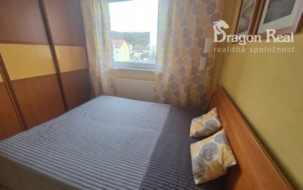 PREDAJ – 3 izbový byt po rekonštrukcii, kompletne zariadený – VRANOV NAD TOPĽOU