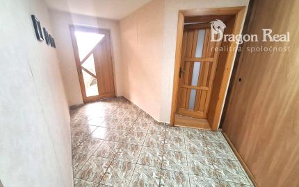 PREDAJ – Priestranný 3-podlažný rodinný dom s ovocným sadom – DUBOVICA okr. Sabinov