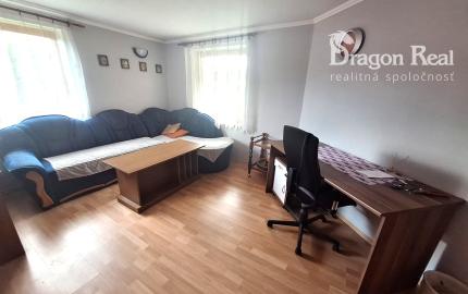 PREDAJ – Priestranný 3-podlažný rodinný dom s ovocným sadom – DUBOVICA okr. Sabinov