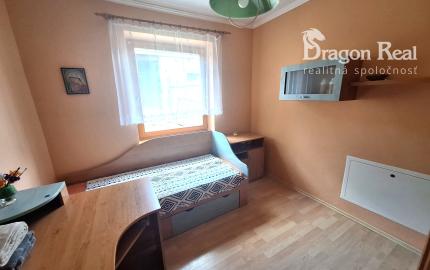 PREDAJ – Priestranný 3-podlažný rodinný dom s ovocným sadom – DUBOVICA okr. Sabinov