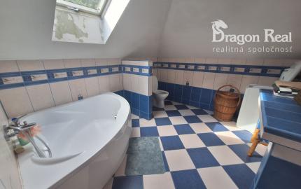 PREDAJ – Priestranný 3-podlažný rodinný dom s ovocným sadom – DUBOVICA okr. Sabinov