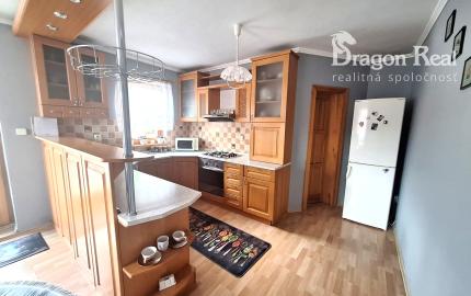 PREDAJ – Priestranný 3-podlažný rodinný dom s ovocným sadom – DUBOVICA okr. Sabinov