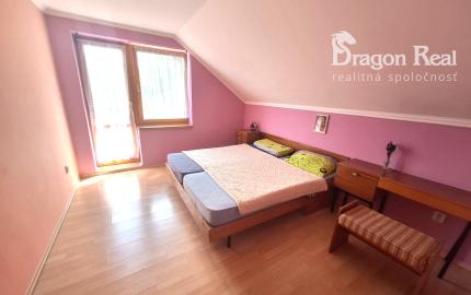 PREDAJ – Priestranný 3-podlažný rodinný dom s ovocným sadom – DUBOVICA okr. Sabinov