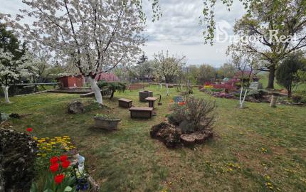 PREDAJ - Drevená chata s krásnou záhradou - MOLDAVA NAD BODVOU