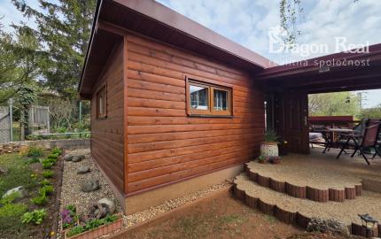 PREDAJ - Drevená chata s krásnou záhradou - MOLDAVA NAD BODVOU