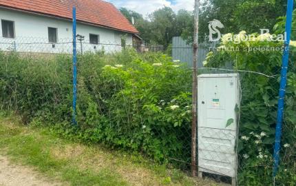 PREDAJ - Pozemok vhodný na výstavbu 588m2 -PEČOVSKÁ NOVÁ VES