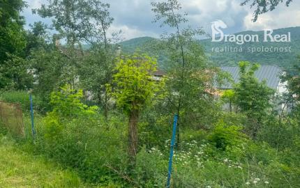 PREDAJ - Pozemok vhodný na výstavbu 588m2 -PEČOVSKÁ NOVÁ VES