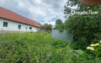 PREDAJ - Pozemok vhodný na výstavbu 588m2 -PEČOVSKÁ NOVÁ VES