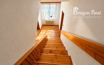 PREDAJ - Výnimočný rodinný dom s terasou a pozemkom 653 m2 - MICHALOVCE