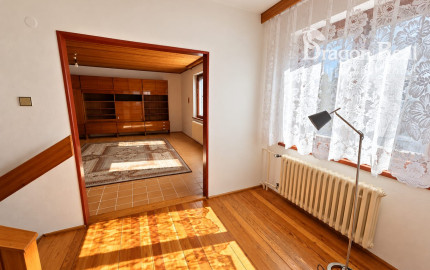 PREDAJ - Výnimočný rodinný dom s terasou a pozemkom 653 m2 - MICHALOVCE