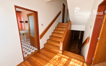 PREDAJ - Výnimočný rodinný dom s terasou a pozemkom 653 m2 - MICHALOVCE