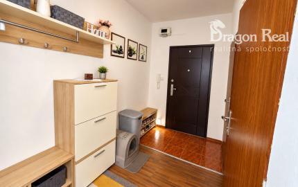 PREDAJ - Klimatizovaný 2 izbový byt s balkónom - MICHALOVCE