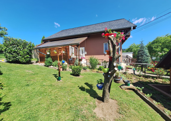 PREDAJ – Rodinný dom s garážou a altánkom – ČERVENÁ VODA okr. Sabinov