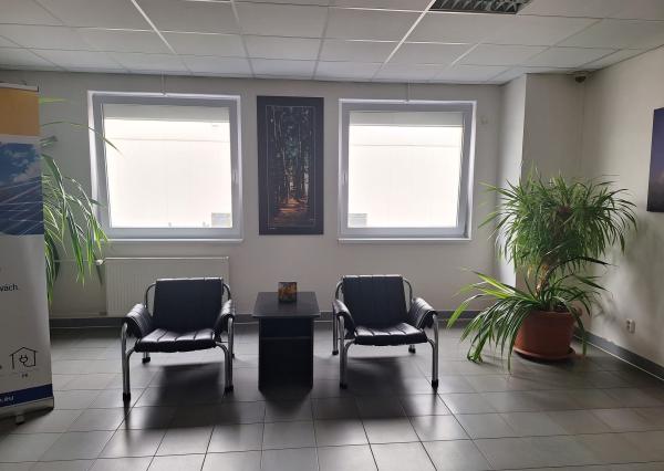 PRENÁJOM – Kancelárske priestory + školiaca miestnosť – ĽUBOTICE